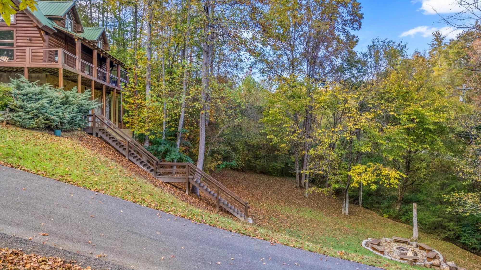 Relaxation Retreat - Pickleball Cabin - Wi-Fi, Fire Pit With Bar, Game Room, Hot Tub, Pool Access - Mins To Pf Sevierville Exterior photo
