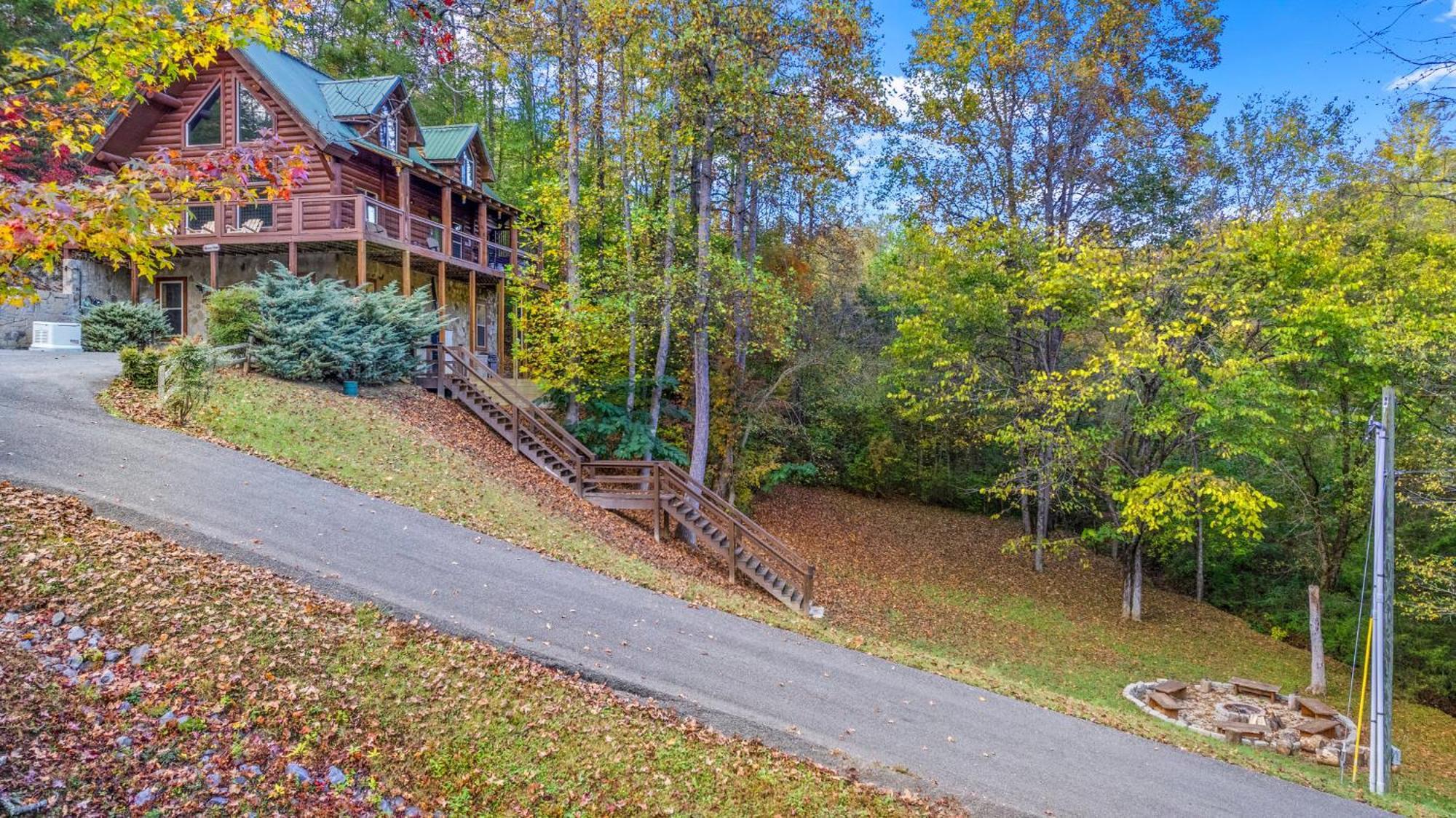 Relaxation Retreat - Pickleball Cabin - Wi-Fi, Fire Pit With Bar, Game Room, Hot Tub, Pool Access - Mins To Pf Sevierville Exterior photo