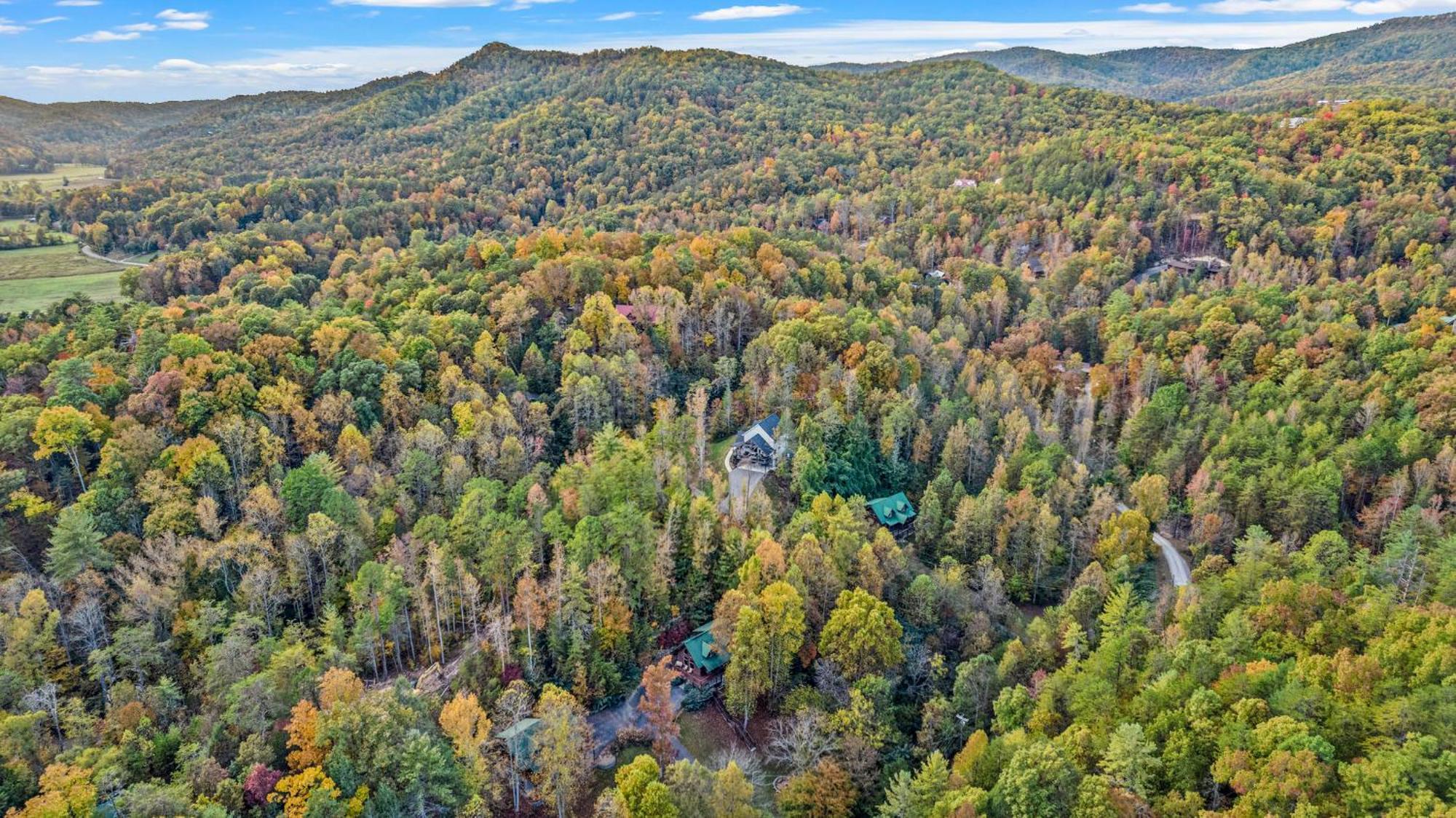 Relaxation Retreat - Pickleball Cabin - Wi-Fi, Fire Pit With Bar, Game Room, Hot Tub, Pool Access - Mins To Pf Sevierville Exterior photo