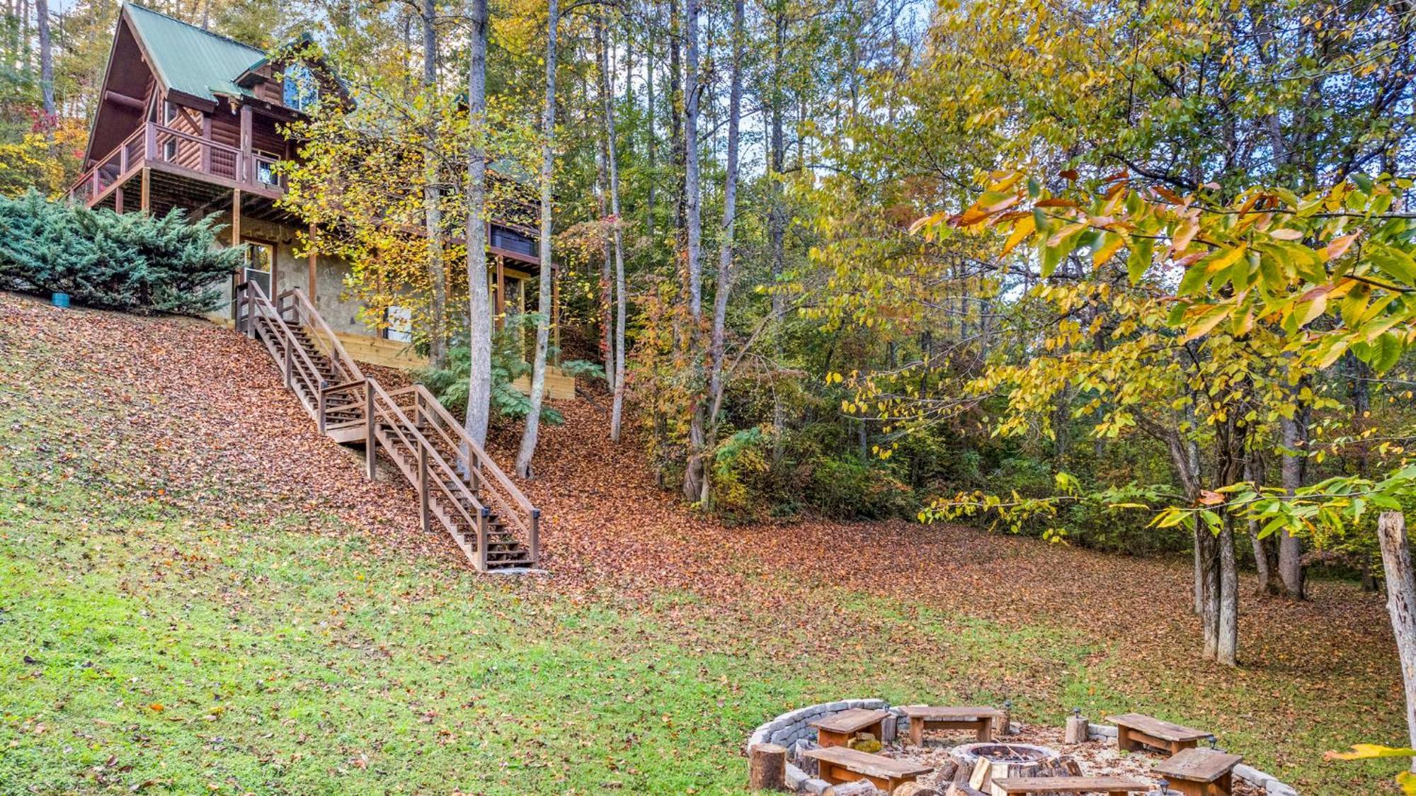 Relaxation Retreat - Pickleball Cabin - Wi-Fi, Fire Pit With Bar, Game Room, Hot Tub, Pool Access - Mins To Pf Sevierville Exterior photo