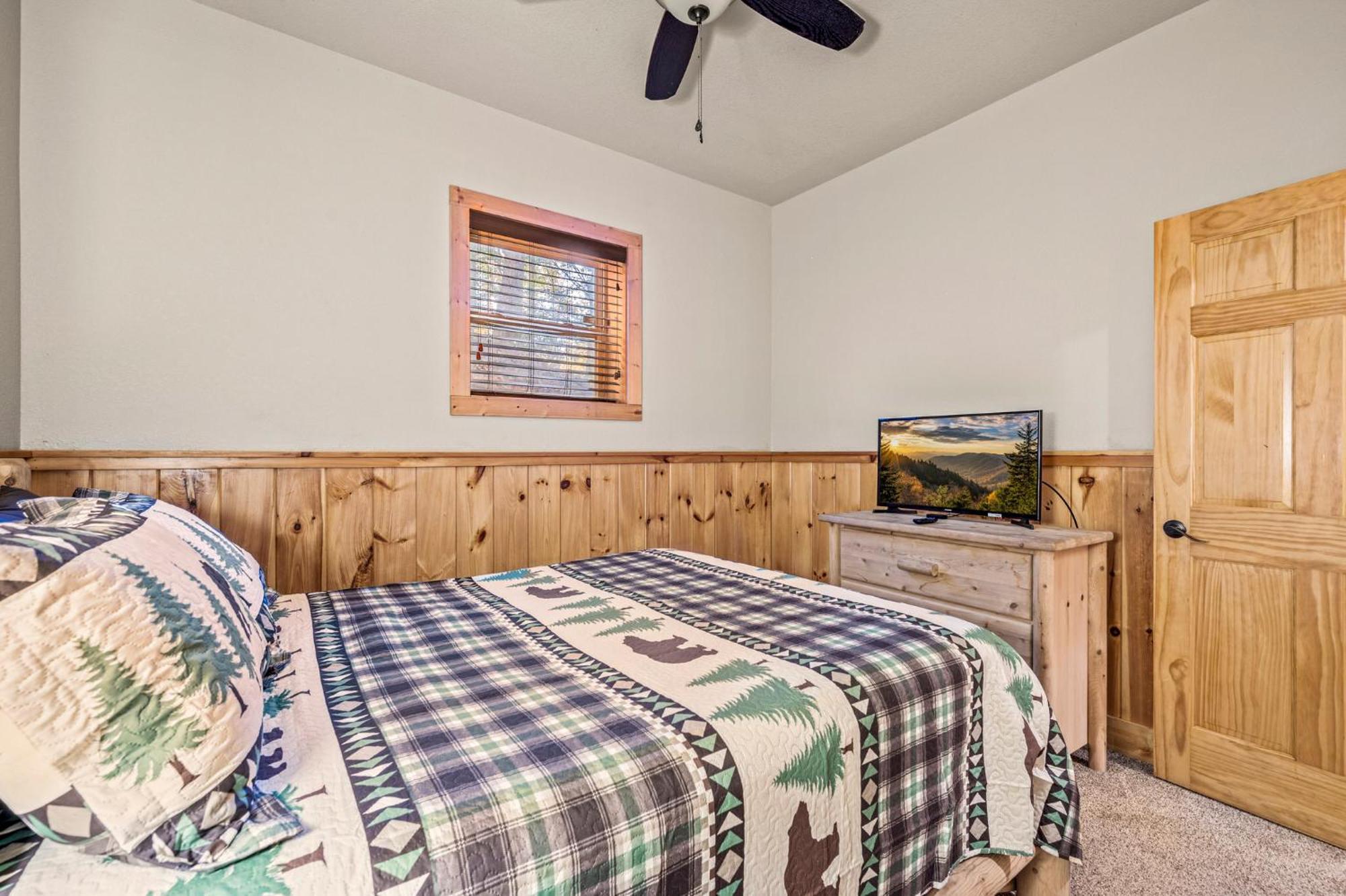 Relaxation Retreat - Pickleball Cabin - Wi-Fi, Fire Pit With Bar, Game Room, Hot Tub, Pool Access - Mins To Pf Sevierville Exterior photo