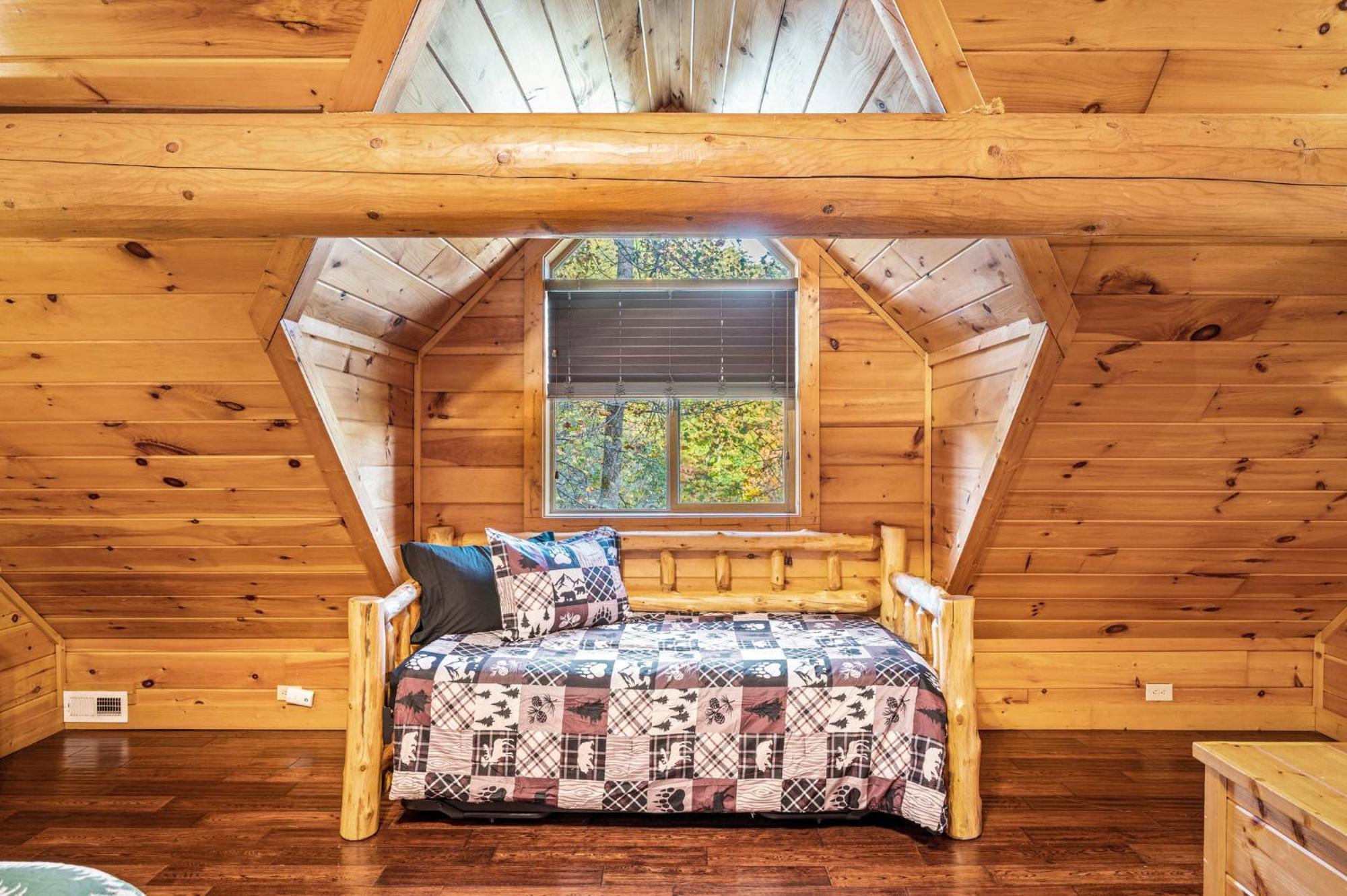 Relaxation Retreat - Pickleball Cabin - Wi-Fi, Fire Pit With Bar, Game Room, Hot Tub, Pool Access - Mins To Pf Sevierville Exterior photo
