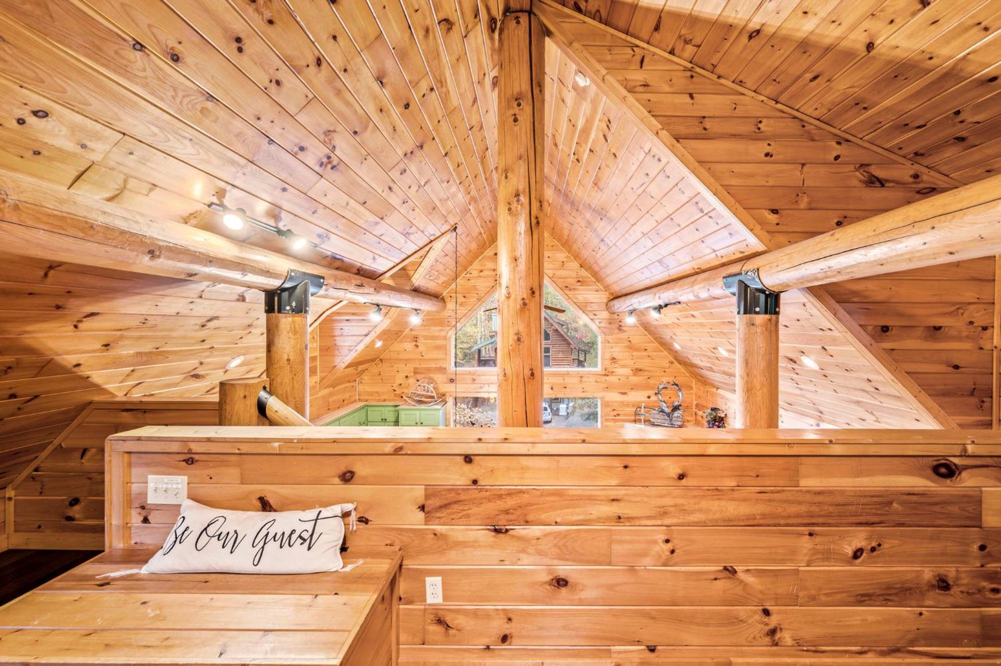 Relaxation Retreat - Pickleball Cabin - Wi-Fi, Fire Pit With Bar, Game Room, Hot Tub, Pool Access - Mins To Pf Sevierville Exterior photo